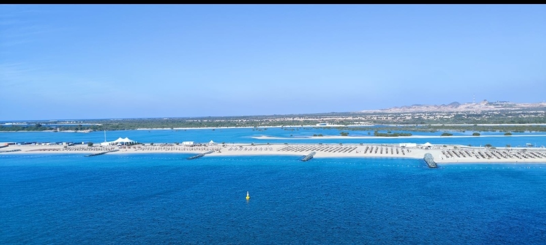 Мы к нему причалили утром.