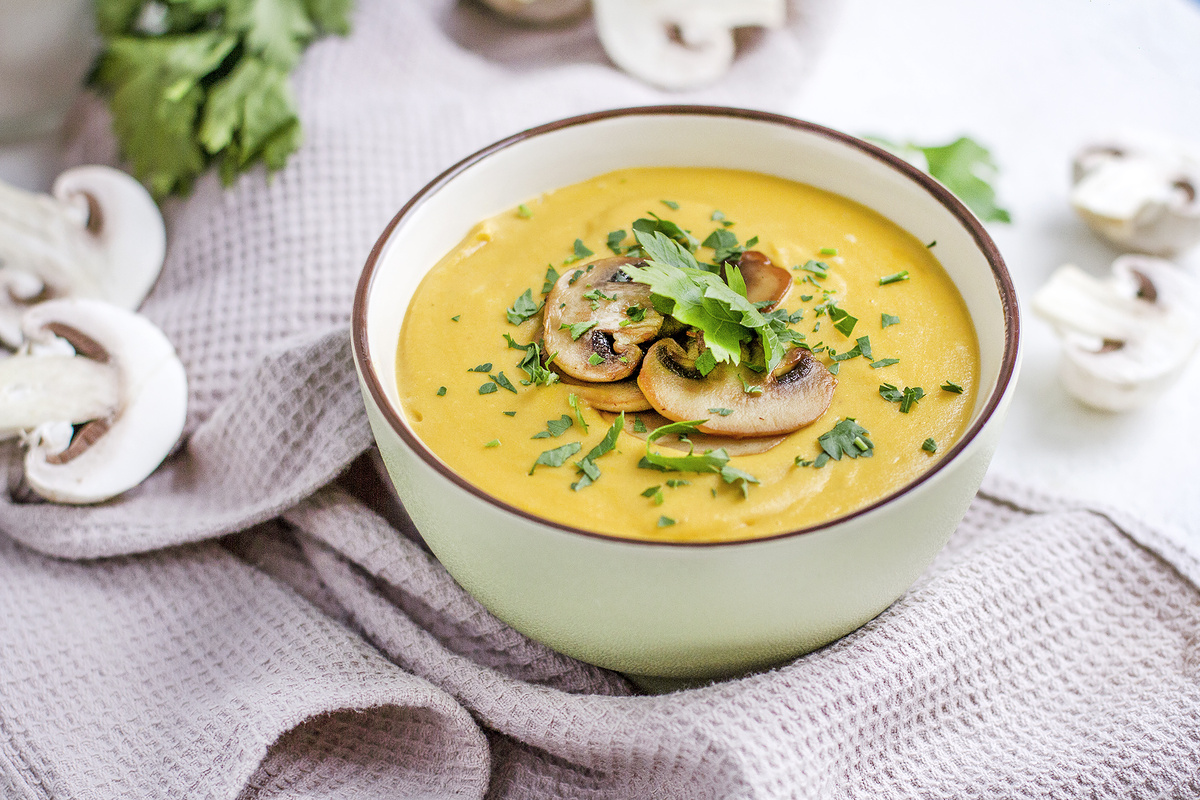 Постный овощной крем-суп с грибами на соевом молоке