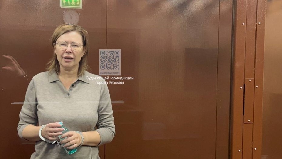    Директор по методологии учёта, налогообложению и отчётности финансового дивизиона ООО "УК “РОСНАНО” Марина Касенкова во время избрания меры пресечения, февраль 2025 года. Автор фото: t.me / moscowcourts