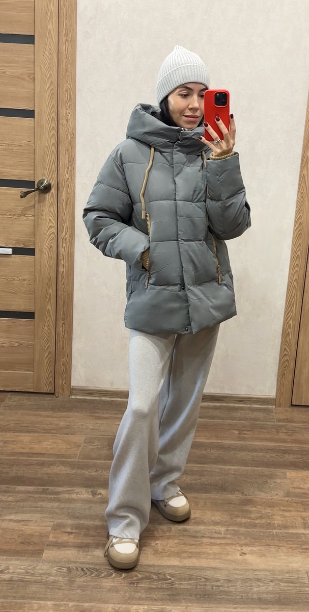 Вот так вот утепляюсь зимой на прогулку. Но какими бы модными не были угги, в город их не обуваю.