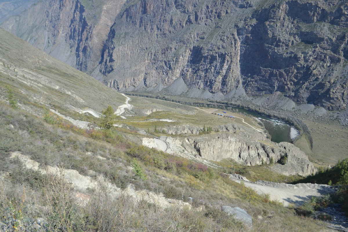 Где-то в районе тех домиков стояла моя палатка прошедшей ночью