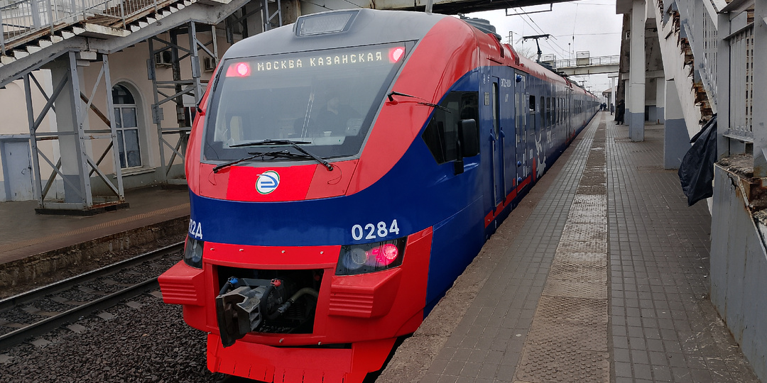 В Москве появились новые поезда РЭКС: что там внутри и чем они хуже старых