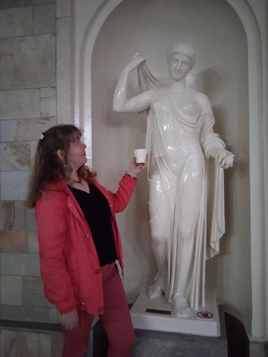 Я в той самой знаменитой нарзанной галерее в Ксловодске