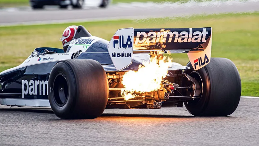 Впечатляющие машины первой «турбо-эры» Формулы-1 представляли собой вершину мощности, которой до сих пор нет равных, по крайней мере, когда дело касается квалификационной настройки. [Источник: Фестиваль скорости в Гудвуде]
