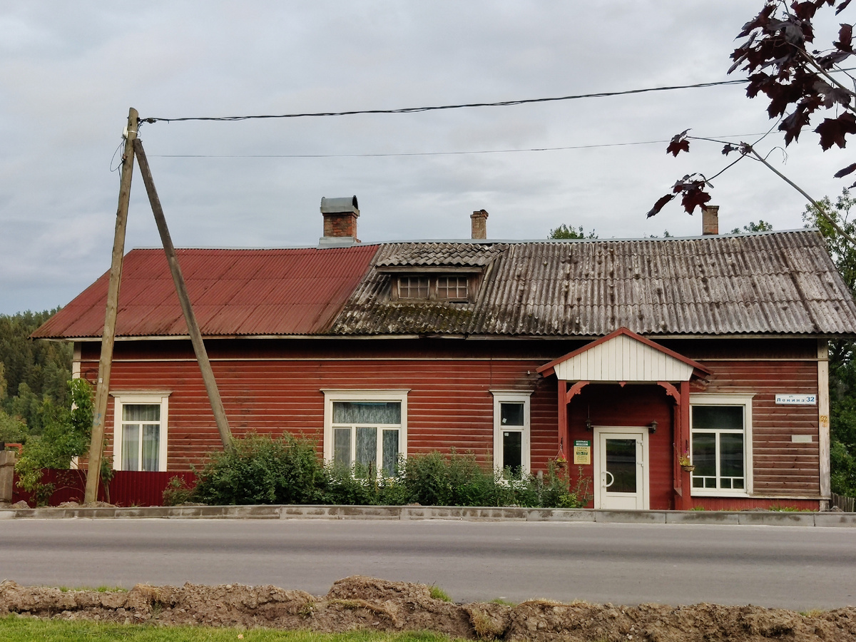 Здание аптеки и оптики