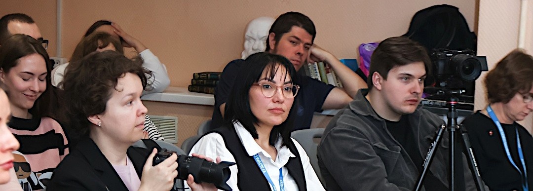 Наталья Чиж с коллегами и читатели