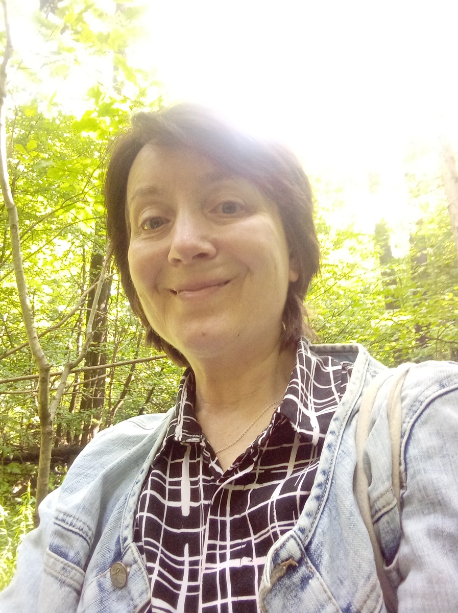 Автор в лесу своего детства. Июнь 2023 года.