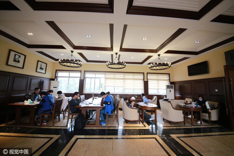 В библиотеке Чунцинского университета