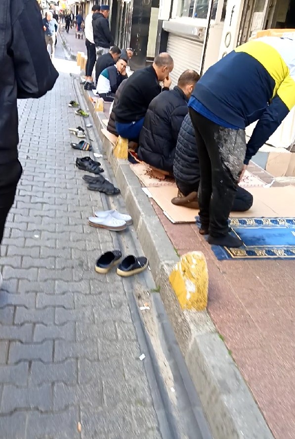 на улицах стамбула во время намаза