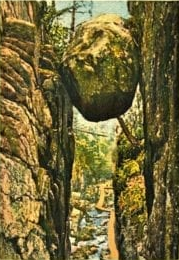 До ливня 1883 года, когда валун еще не смыло, кстати позже его так и не нашли (фото из открытых источников в Интернете).