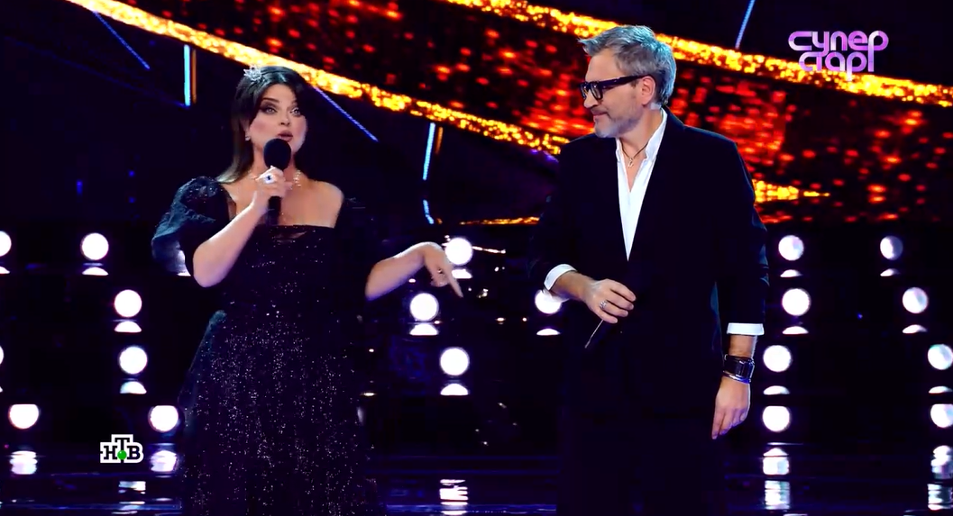 Наташа выглядит просто роскошно.