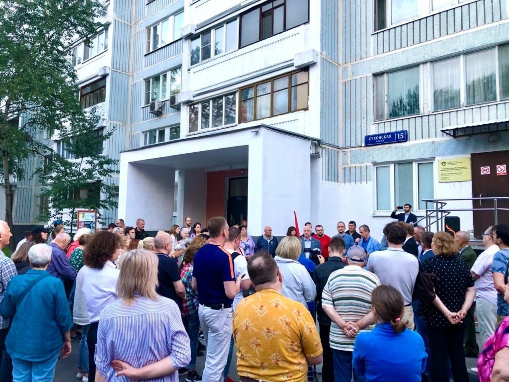 Жилищные страсти: экстренное собрание по вопросам выживания