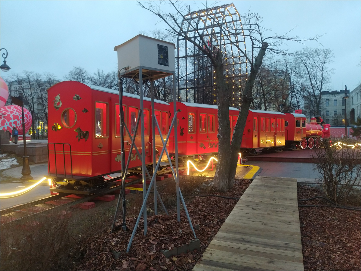 На Болотной площади к Китайскому Новому Году 2025 курсирует тематический поезд