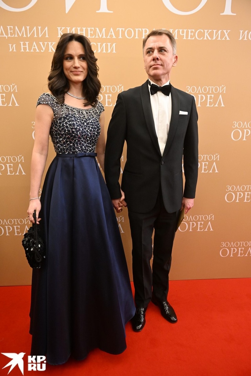 Образы звезд на "Золотом орле": модный провал Агаты Муцениеце и роскошная Лиза Б