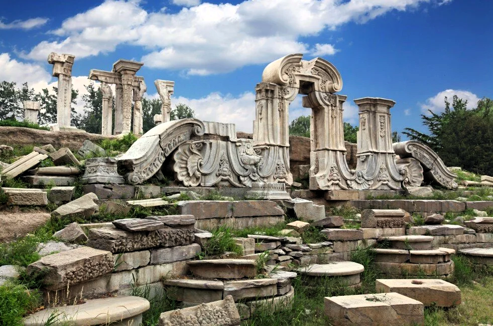 Развалины Летнего дворца Юаньминъюань, Пекин, наши дни