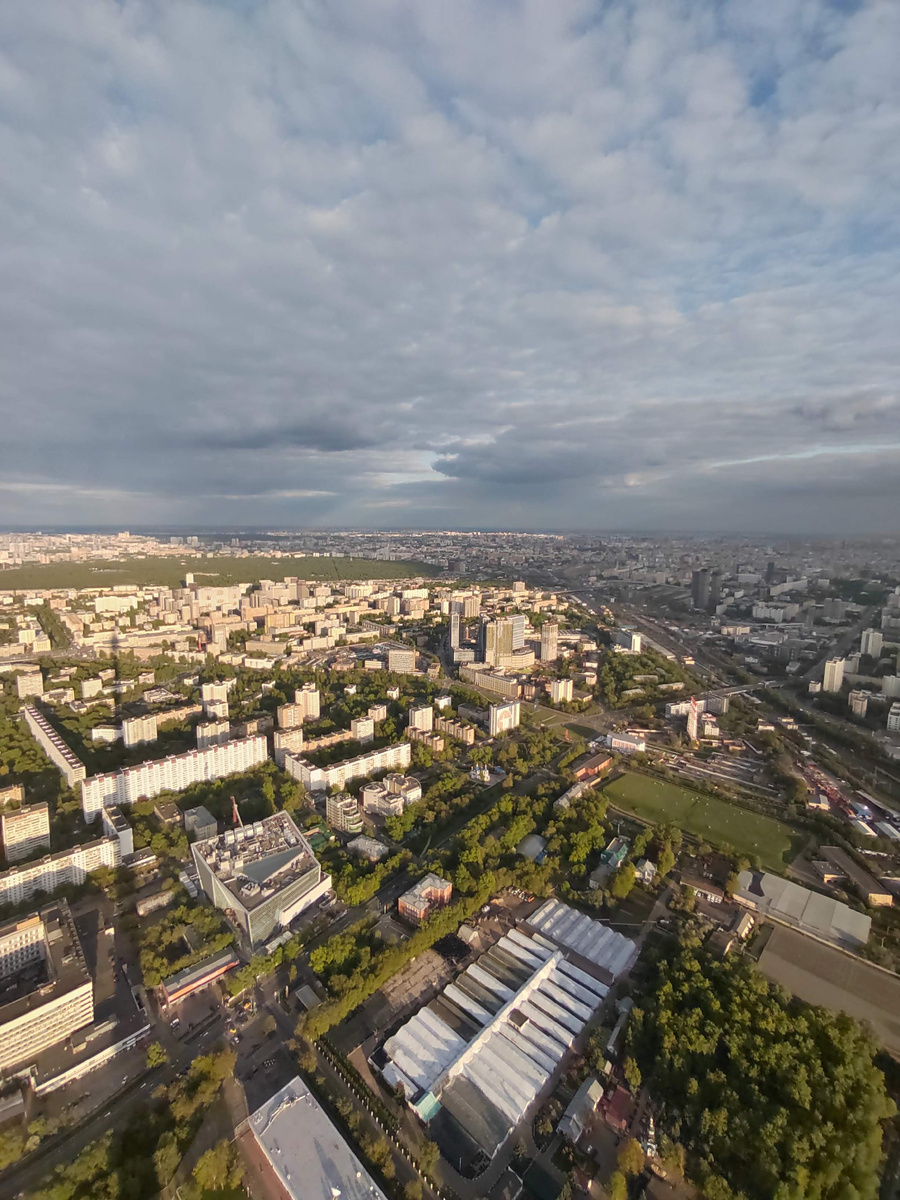 Вид с Останкинской телебашни летом