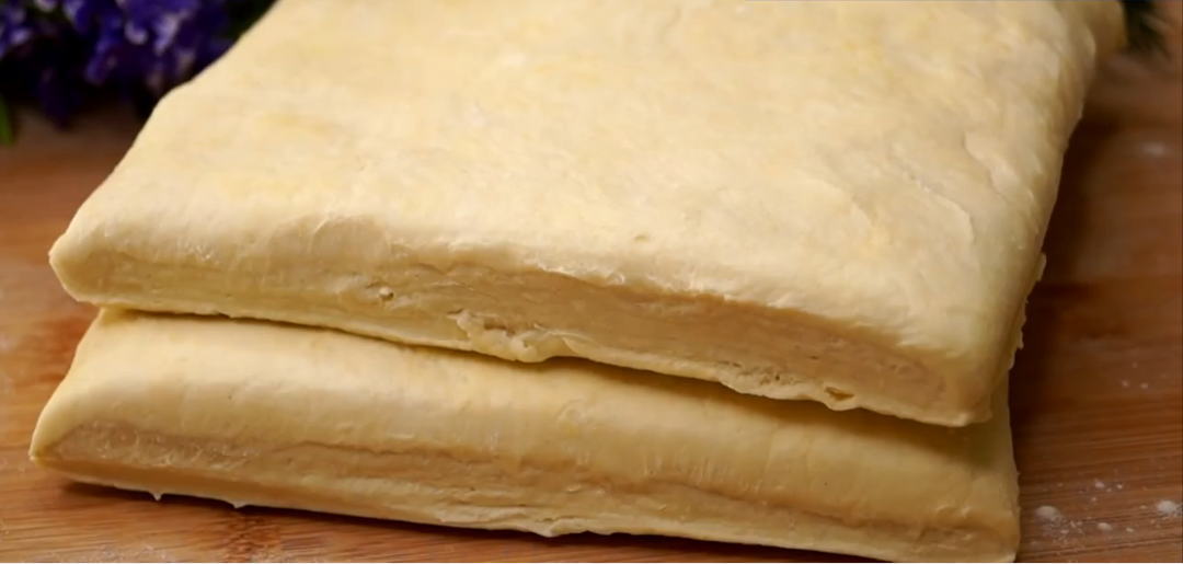 Слоенное тесто без раскатки: все перемешиваю и тесто готово, подходит для сладкой и соленой начинки