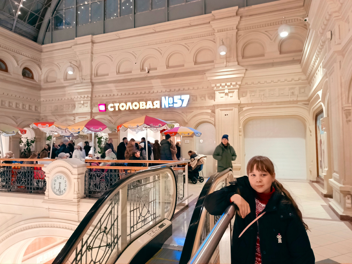 Маша в ГУМе. Все фото в статье автора