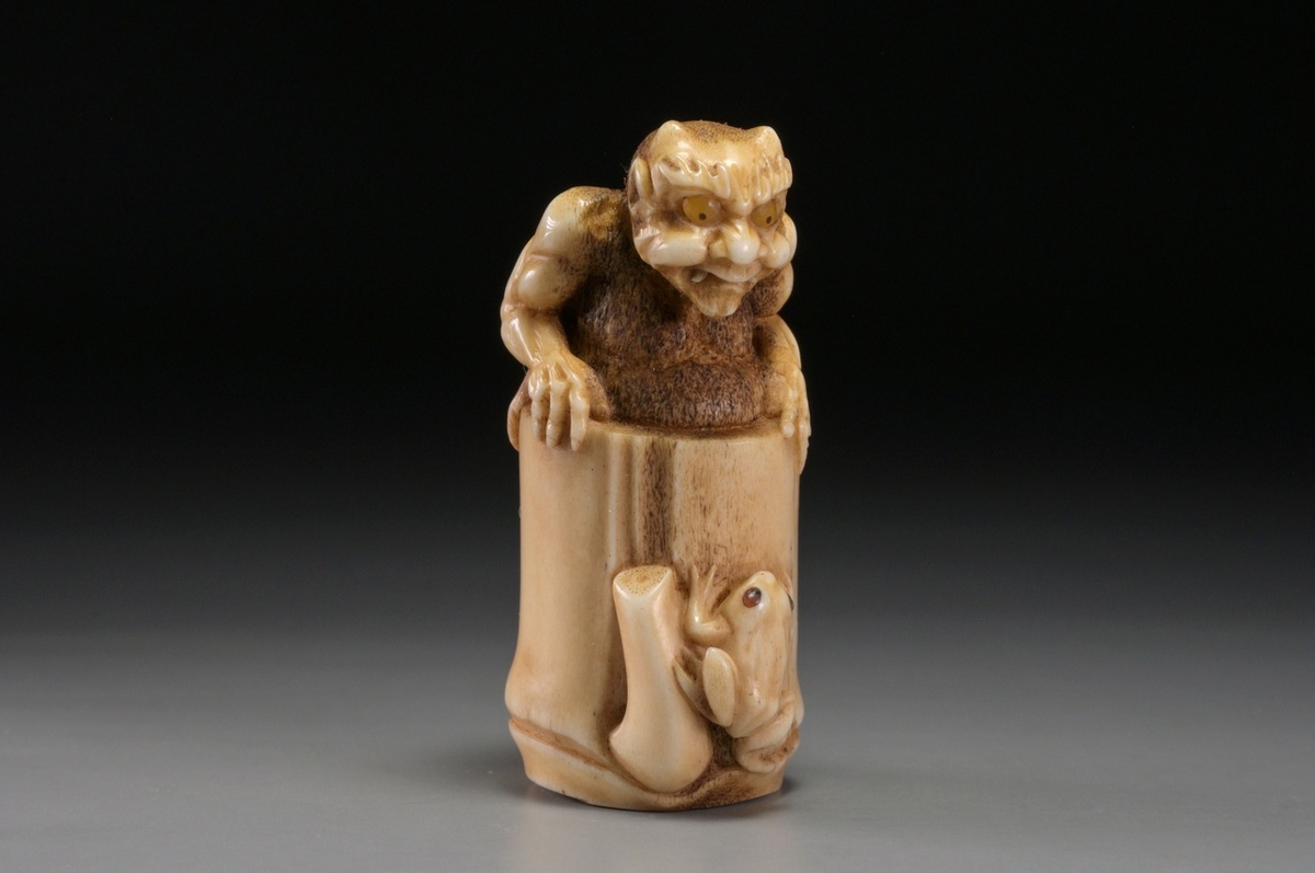 Из пазушки лезет росточек.