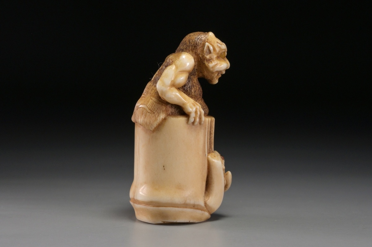 Рог хорошо передаёт волосатость демона.