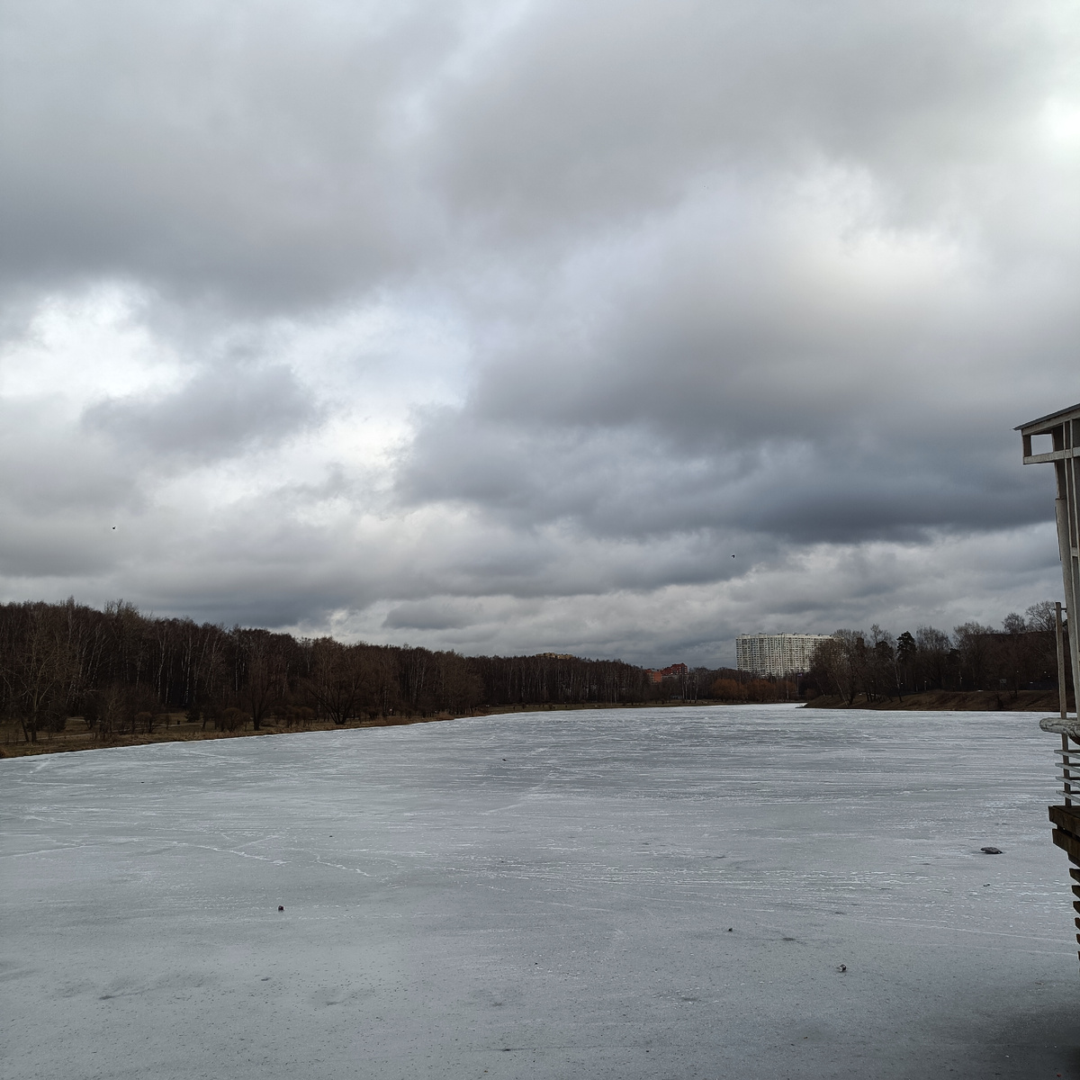 Джамгаровский пруд не растаял, но снега нет