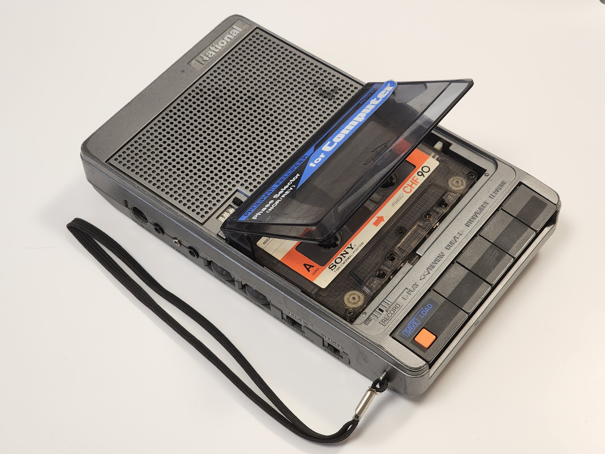 Это мой магнитофон уже после отмытия и ремонта