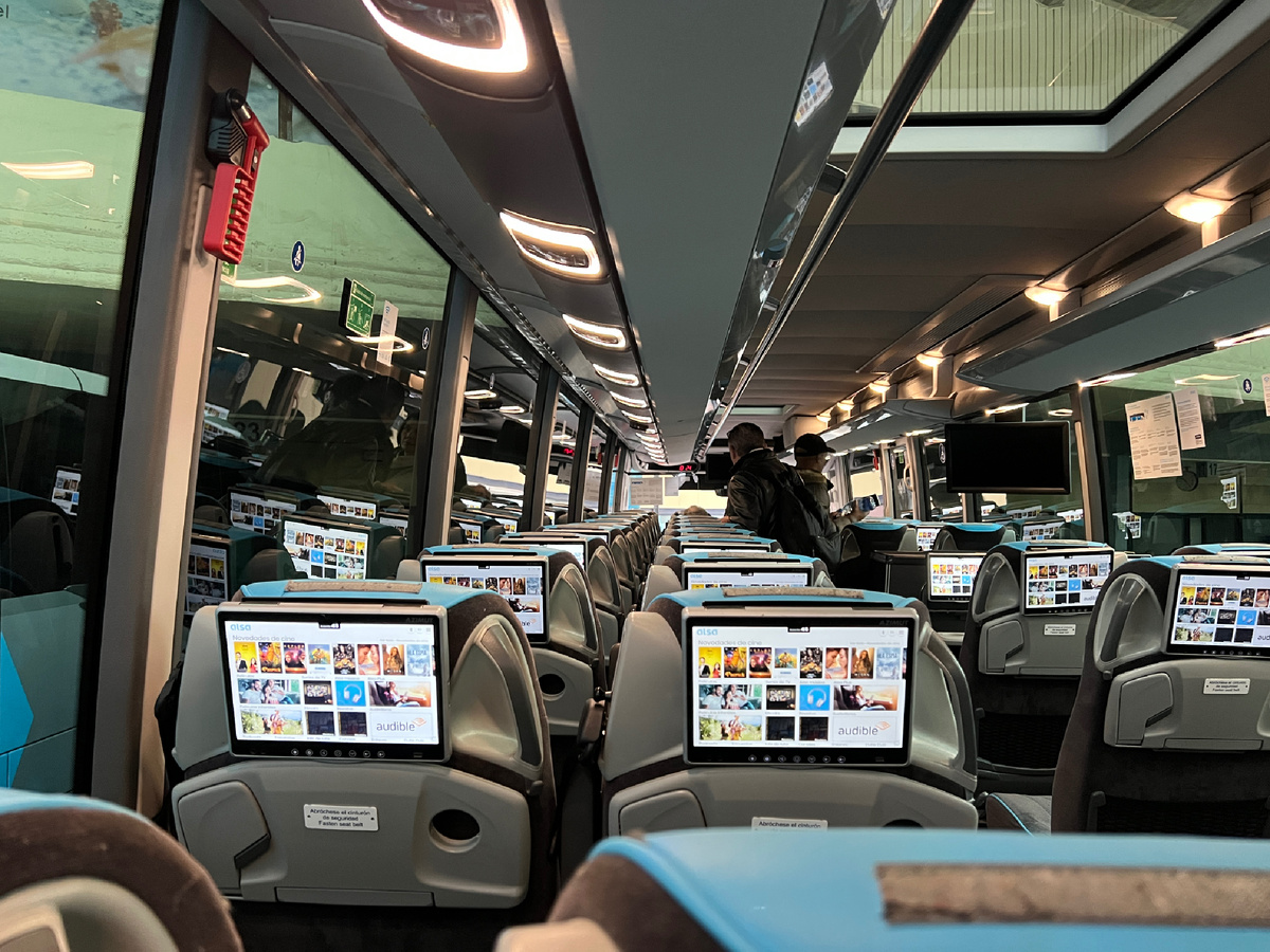 Автобус компании alsa. Фото автора 