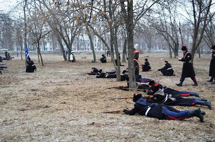 Современная реконструкция боя Чернецова под Глубокой.