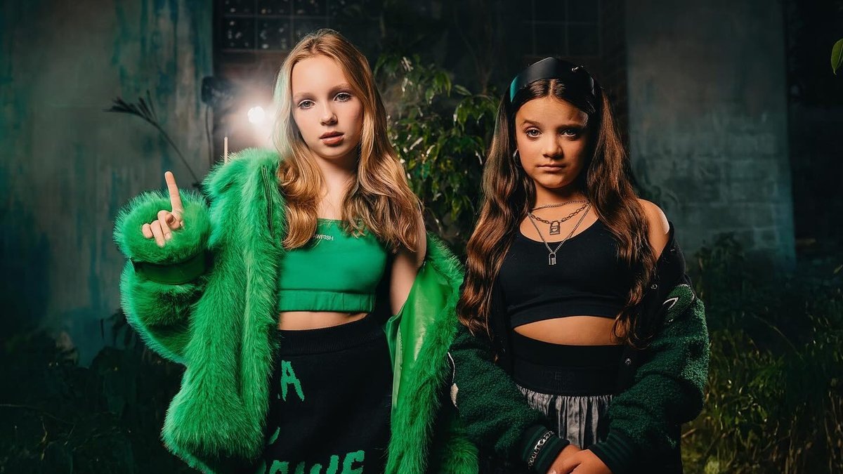 вот такие девочки... малолетки, а уже в полном смысле этого слова безвкусные