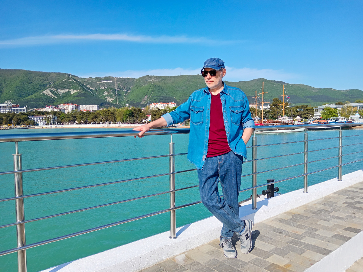 Морской причал, Геленджик, Михаил Лекс — автор рассказа и канала: «Как стать счастливым?»