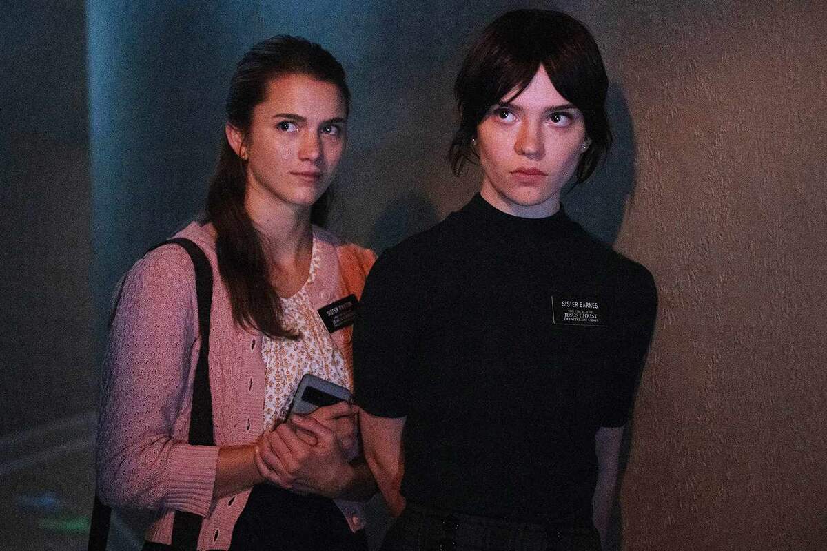 Героини «Еретика» очень уж рано начинают пугаться Хью Гранта, который даже в злодейской роли не перестаёт быть обаяшкой