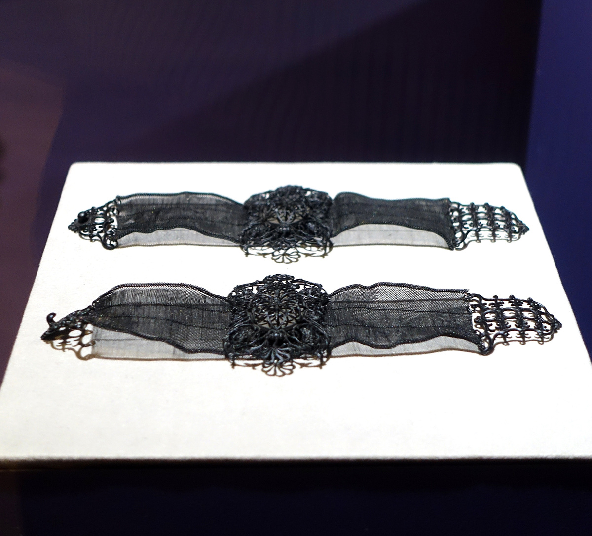 Парные браслеты ажурные из коллекции князей Юсуповых. Германия 1830. Государственный Эрмитаж.