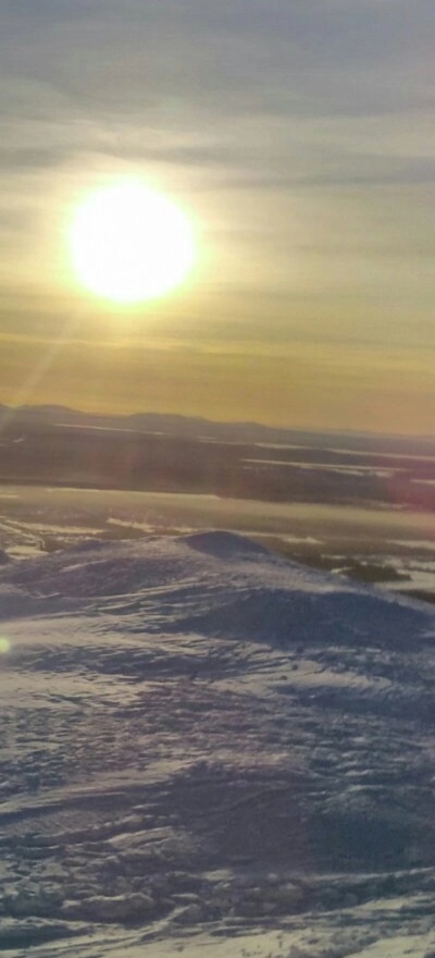 Снежная тундра с сопками!