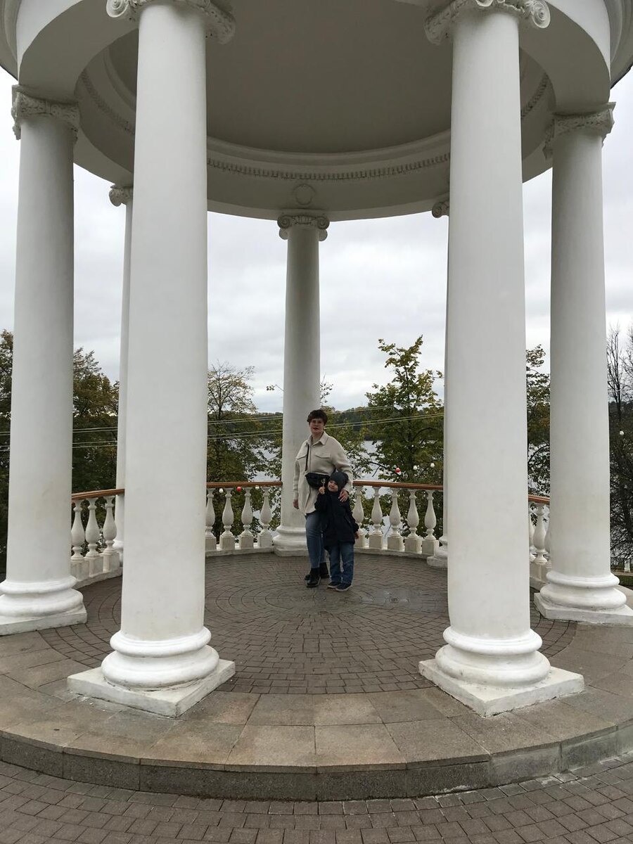 А вот и мы в этой же ротонде