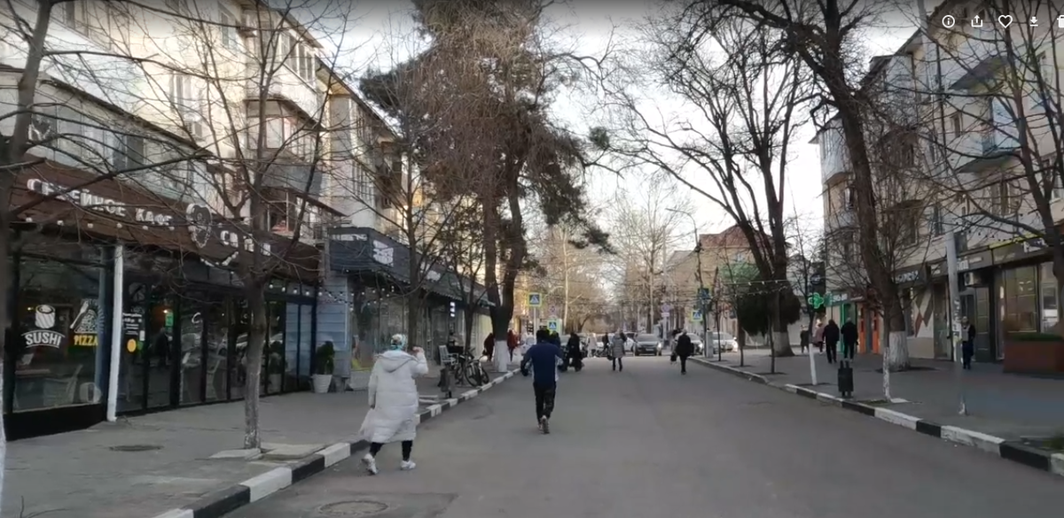 Улица Астраханская - идёт от Театральной площади