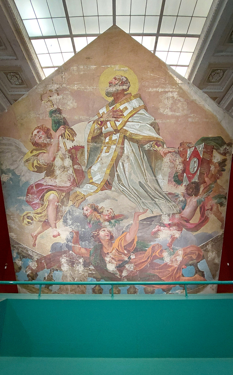 Масштаб фрески можно оценить только оказавшись рядом. Можно представить, что ты под куполом Исаакия...