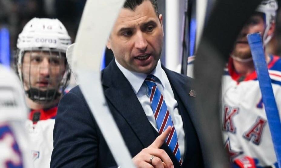    Роман Ротенберг напомнил про разгром немецко-фашистских захватчиков. Фото: Соцсети ХК СКА