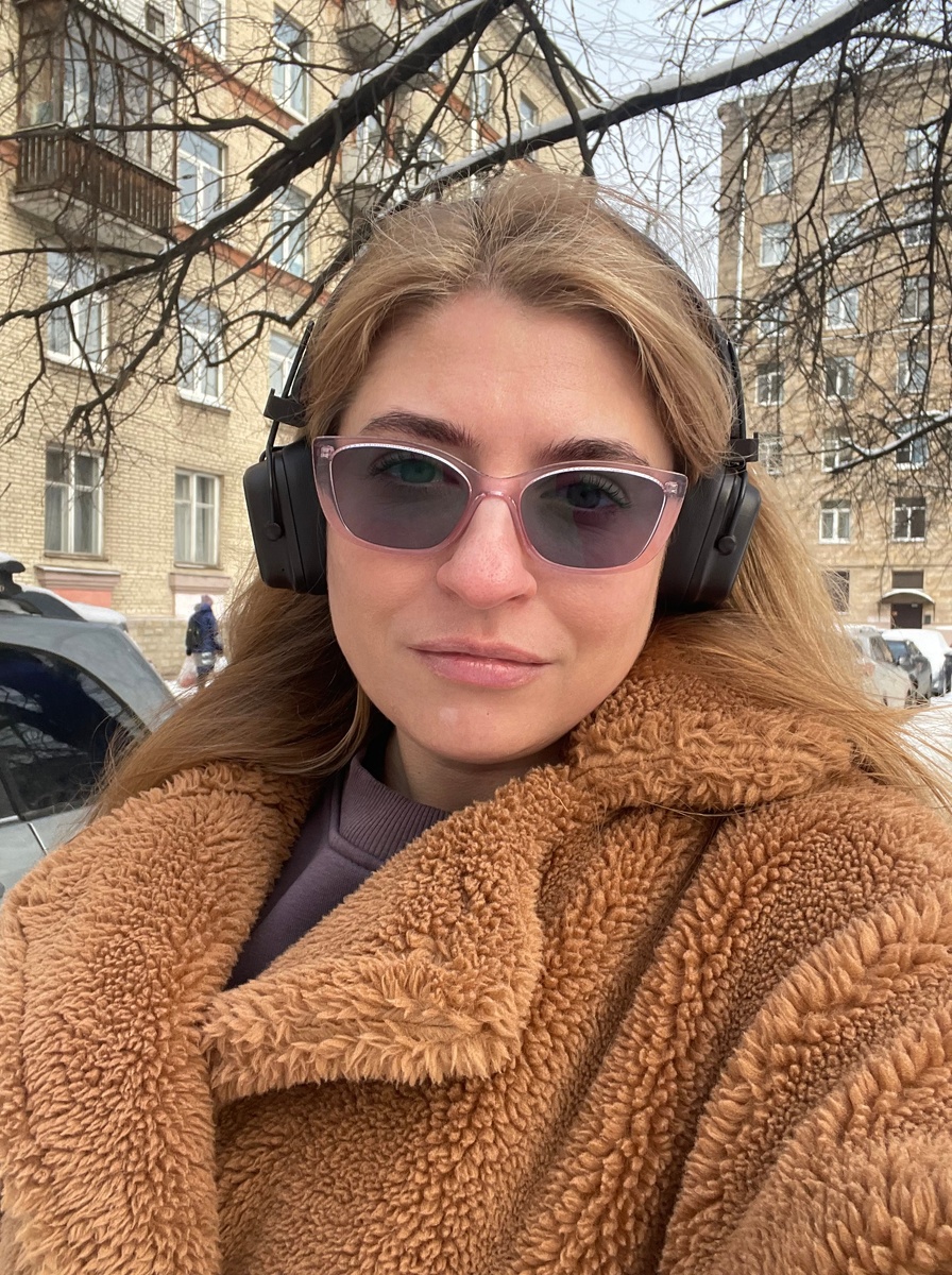 Очки для меня как индикатор солнечного света, как видите, в феврале в Питере SPF необходим. Наглядно.