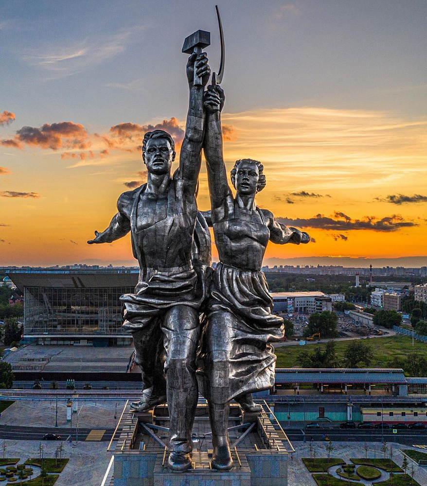 "Рабочий и колхозница" Вера Мухина 