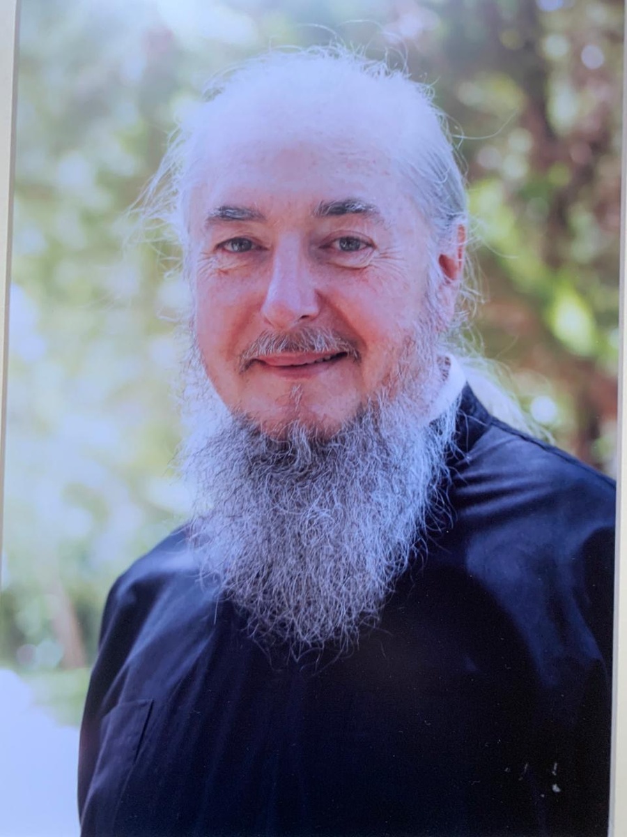 Своей открытостью и жизнелюбием монах Симеон Афонский напоминает чем-то Паисия Святогорца... Источник: http://www.isihazm.ru