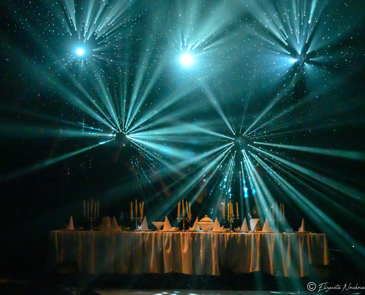 Сцена из спектакля "Долгий рождественский обед" Театра на Васильевском