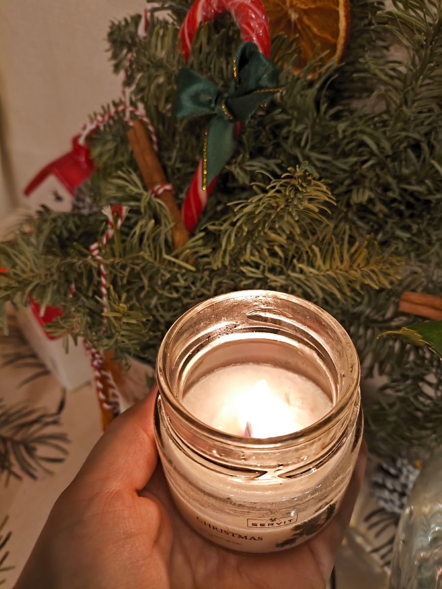 Очень вкусно пахнет свечка! И зажигайте свечи, с ними сразу так уютно! 