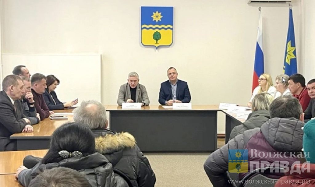 Совещание с председателями СНТ. Фото предоставлено пресс-службой мэрии города📷    Своё или чужое? С 1 января СНТ Волжского лишились льготы на оплату земельного налога
