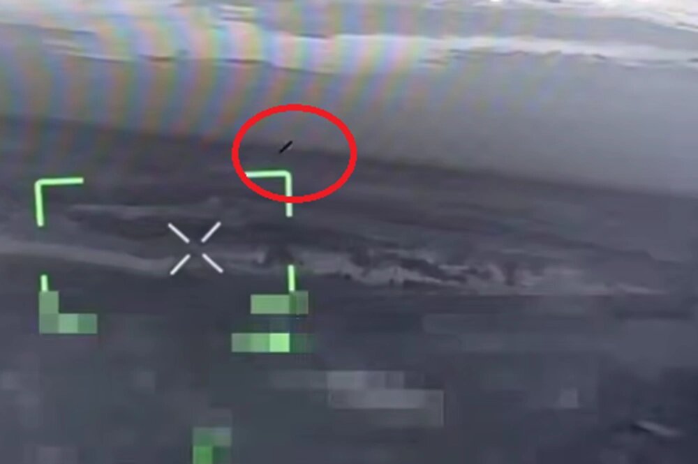    Зафиксированный полёт ракеты «Хаймарс». Фото из соцсетей