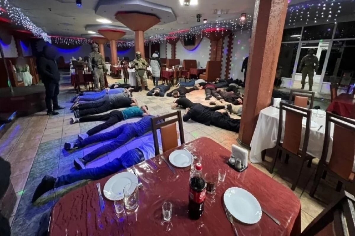    В кафе Красноярска обнаружены нелегальные мигранты и символика экстремистов