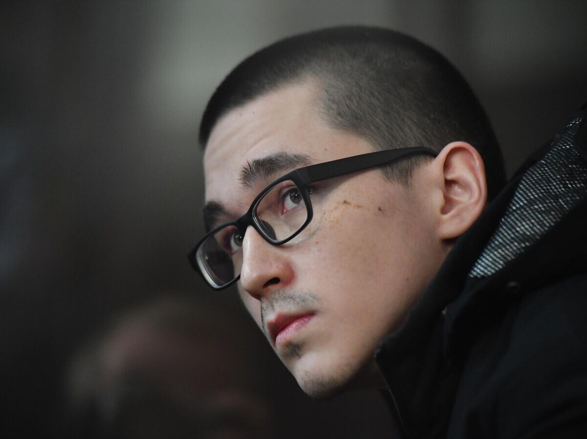    Ильназ Галявиев во время рассмотрения уголовного дела о стрельбе в казанской гимназии на заседании в Верховном суде Татарстана© РИА Новости / Максим Богодвид