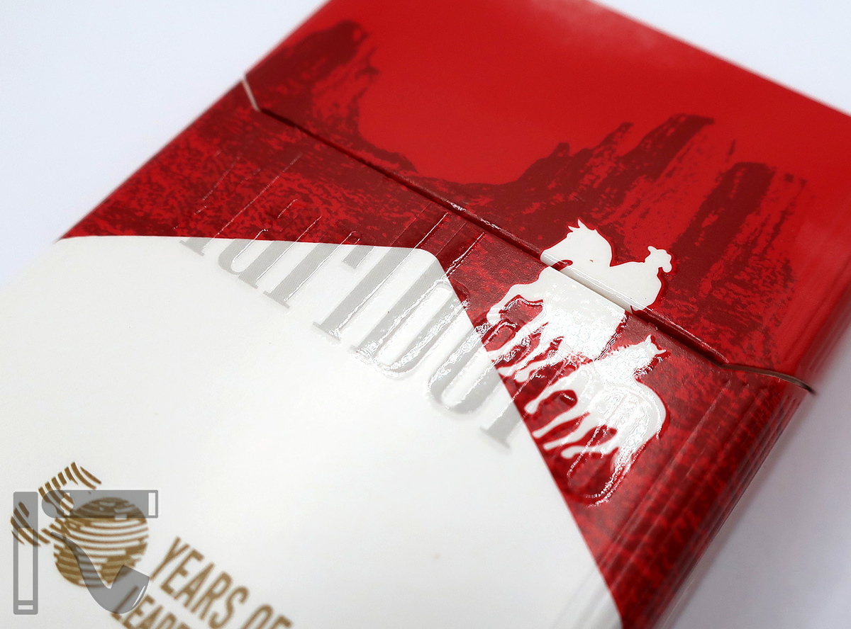 Сигареты Marlboro Red 50 Years. Фото: © канал "Уголок Курильщика"