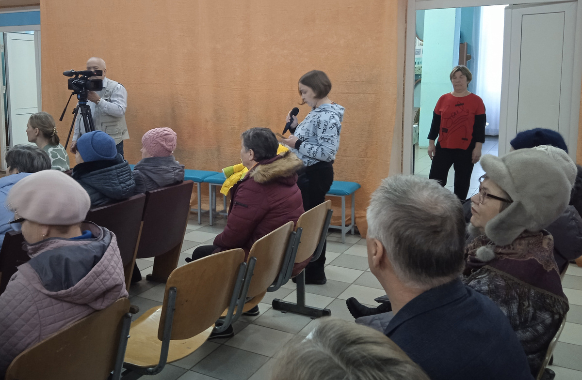 Юлия Семеновских задала вопрос по содержанию дороги, которая идёт от Нагорного до их села