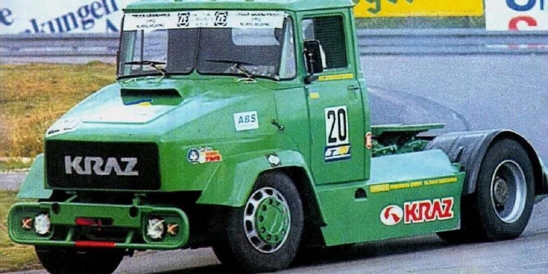 Мотор от танка, 12 с до сотни, максималка 200 км/ч — дикий гоночный грузовик из 90-х