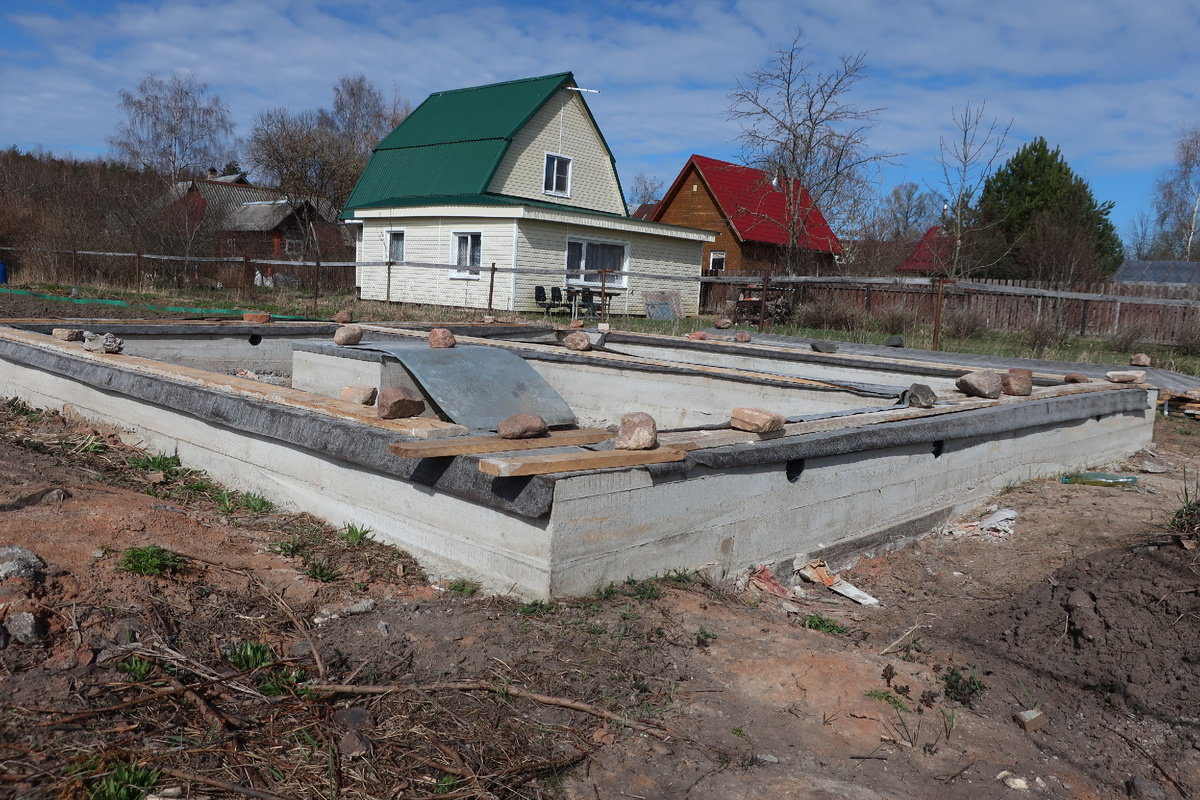 Фундамент ранней весной 2023 года...